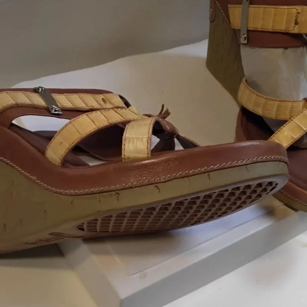 Aerosoles Women's wedge heel slide sandals with yellow & tan leather straps 10